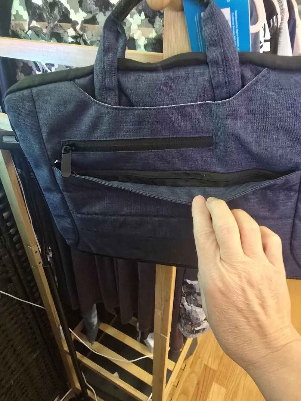 #0644 NWT 14.5x10.5x1 Navy Padded Laptop Case, 7 Zip & Slip Pockets, Shldr Strap